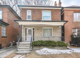 Illustration for article titled This House Hasn't Been Redecorated Since The 60s And It's For Sale